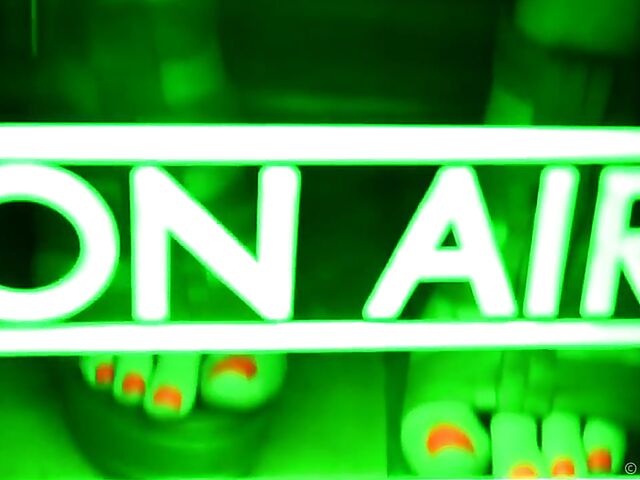 Super cute brunette babe Lola Foxx loves rubbing herself