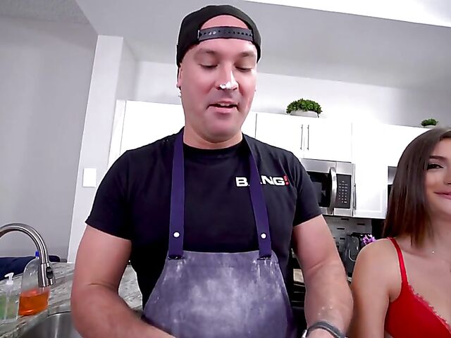 Nude pizza making and kitchen fuck with petite Mae Milano