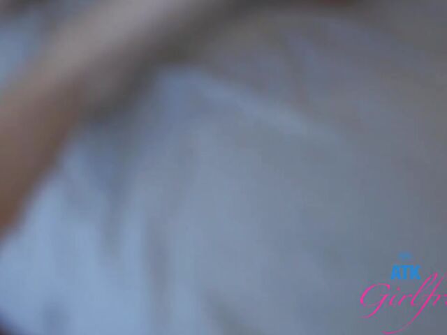 Skinny small tits POV girlfriend Meloni Moon gets some loving