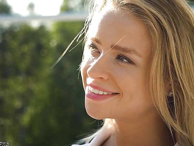 Sexy blonde Sharon White gets relaxed and fucked on the massage table