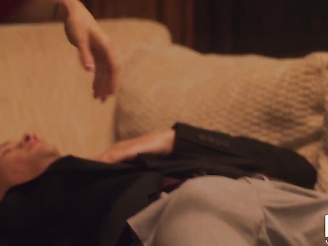 Passionate sex at the mansion with classy babe Skylar Snow