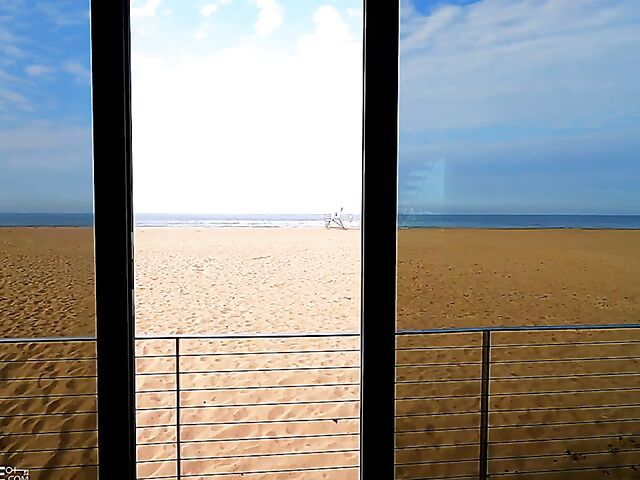 Tahlia Paris is a hot glamour babe with sexy tits!