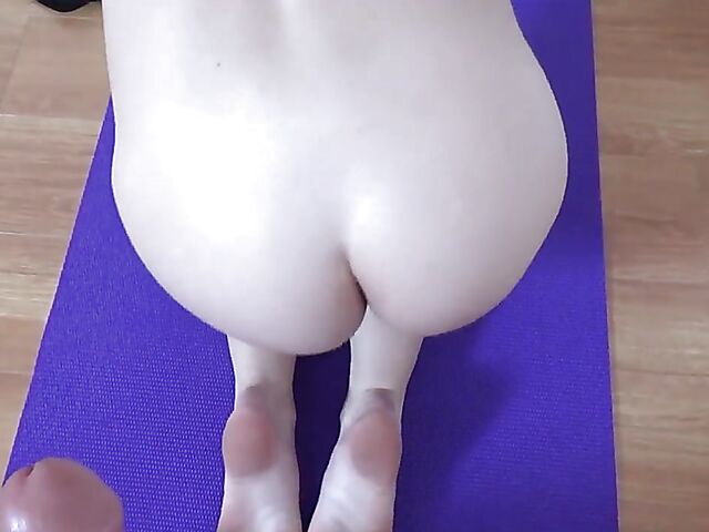 Parker Swayze & Bambi - Mom and daughter threesome yoga sex