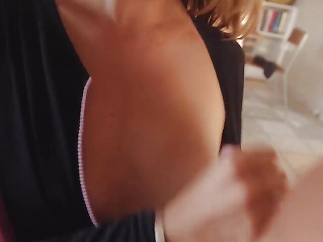 Hot couple James and Lola have a good time in Sri Lanka