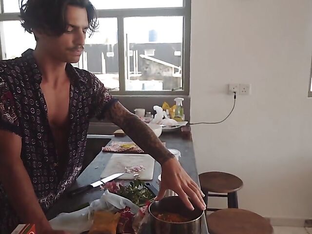 Hot couple James and Lola have a good time in Sri Lanka