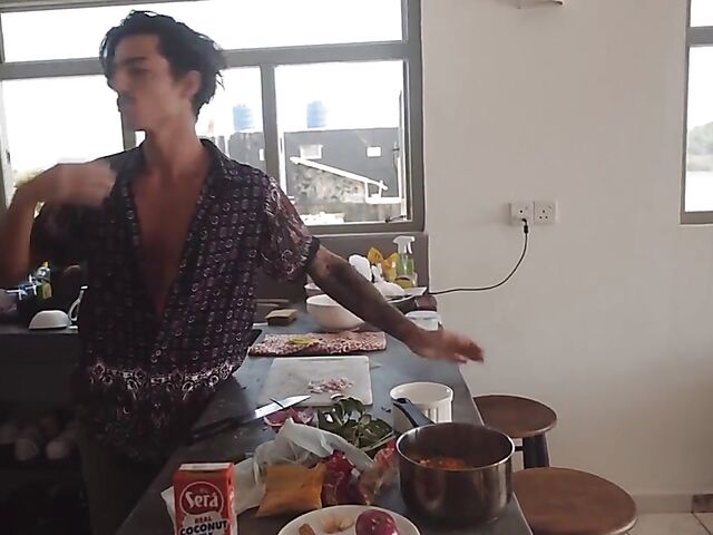 Hot couple James and Lola have a good time in Sri Lanka