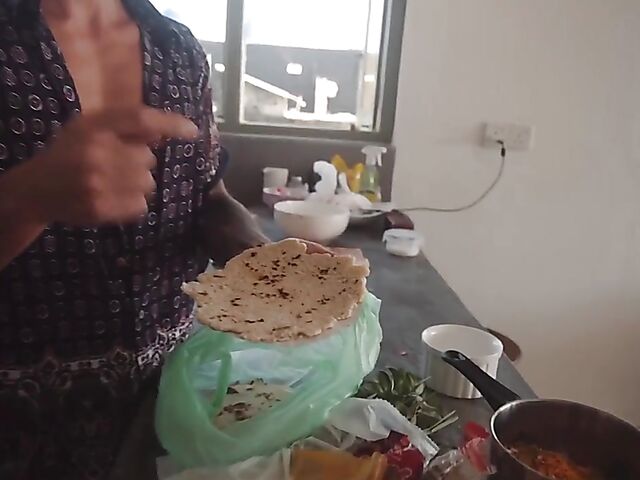 Hot couple James and Lola have a good time in Sri Lanka