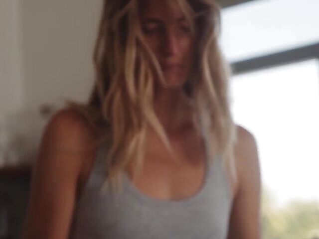 Hot couple James and Lola have a good time in Sri Lanka