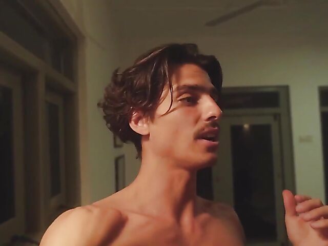 Hot couple James and Lola have a good time in Sri Lanka