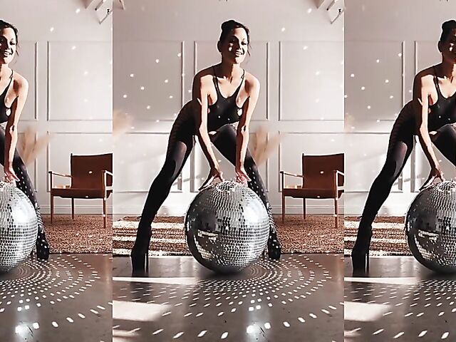 Mona Azar - MILF natural tits and sweet ass exposed