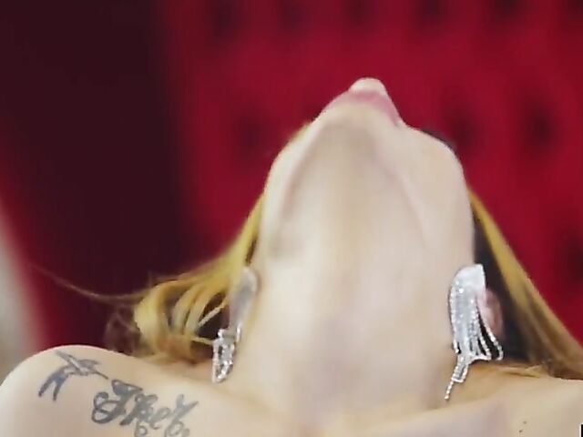 Hot girl in blue panties Penelope Cross wants it in her shaved pussy