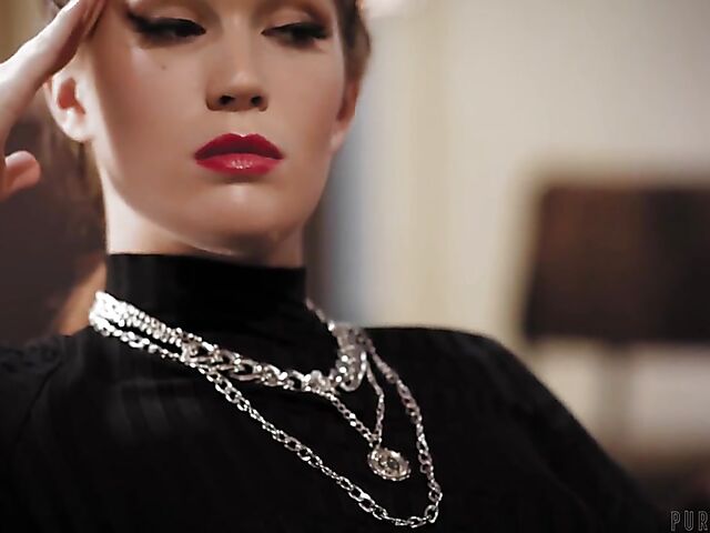 Big ass lesbian Candice Dare gets seduced by cute Evelyn Claire