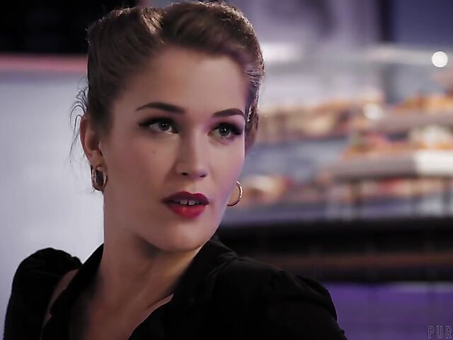 Big ass lesbian Candice Dare gets seduced by cute Evelyn Claire