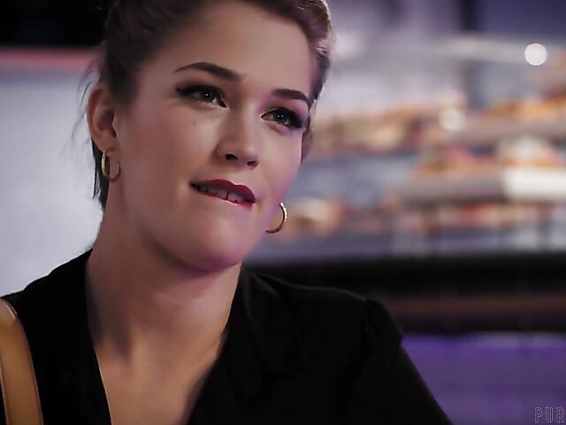 Big ass lesbian Candice Dare gets seduced by cute Evelyn Claire