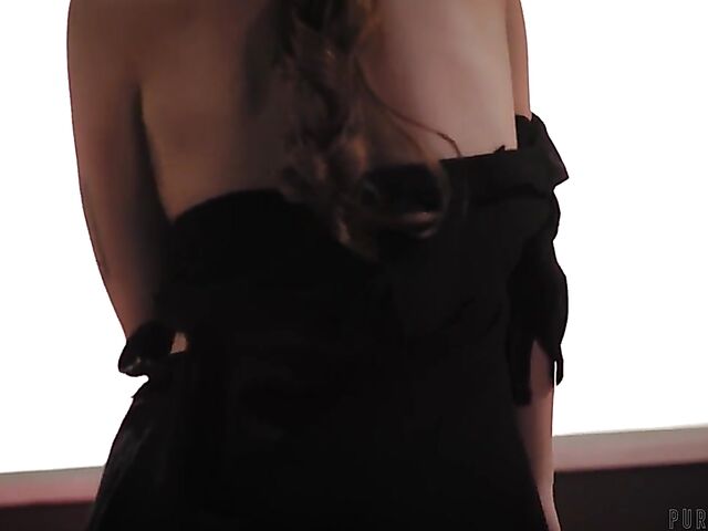 Big ass lesbian Candice Dare gets seduced by cute Evelyn Claire