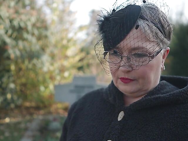 Short haired mature widow Petra picks up a young guy to fuck his hard cock