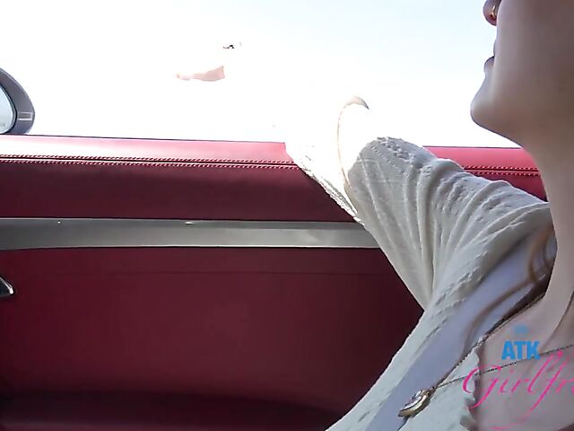 POV car blowjob and fingering on the way to Malibu with Lana Smalls