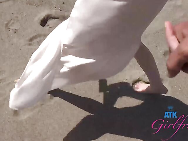 POV car blowjob and fingering on the way to Malibu with Lana Smalls