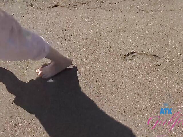 POV car blowjob and fingering on the way to Malibu with Lana Smalls