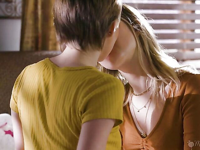 MILF and teen lesbian foursome with Kendra James, Coco Lovelock, Audrey Madison and Alicia Williams