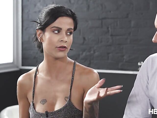 Brown-eyed brunette Sandra Soul begs for anal pounding