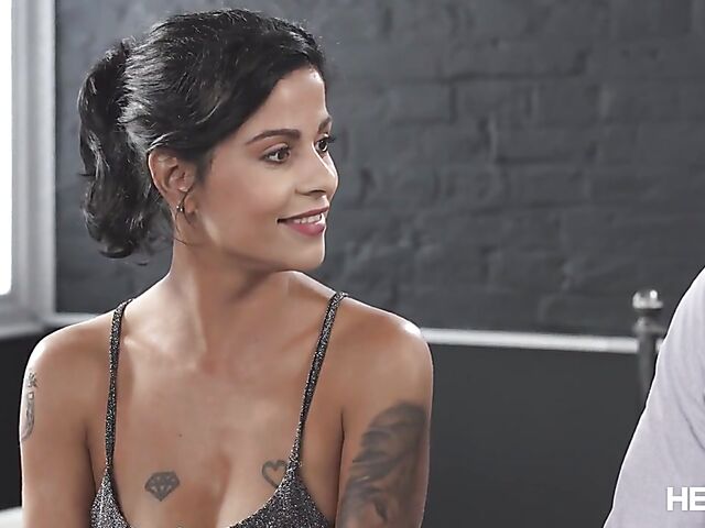 Brown-eyed brunette Sandra Soul begs for anal pounding