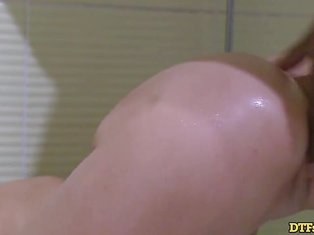 Interracial shower sex and pussy insertion with wet Aliz