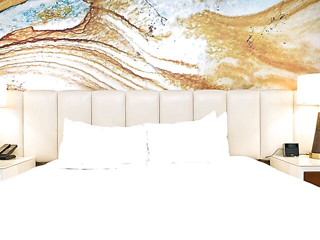 Fake tits MILF brunette Piper Press is a new one