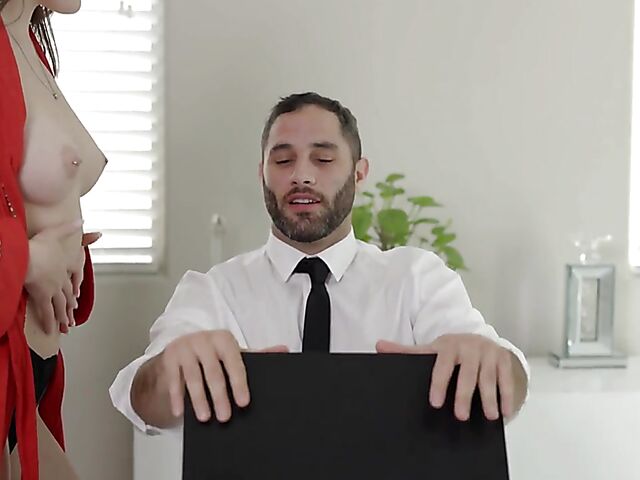 Fiona Frost needs his hard dick inside her shaved pussy in the morning