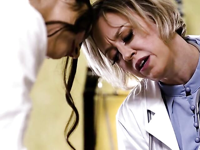 Ella Hollywood & Khloe Kay - Tranny DP with busty MILF doctor Dee Williams