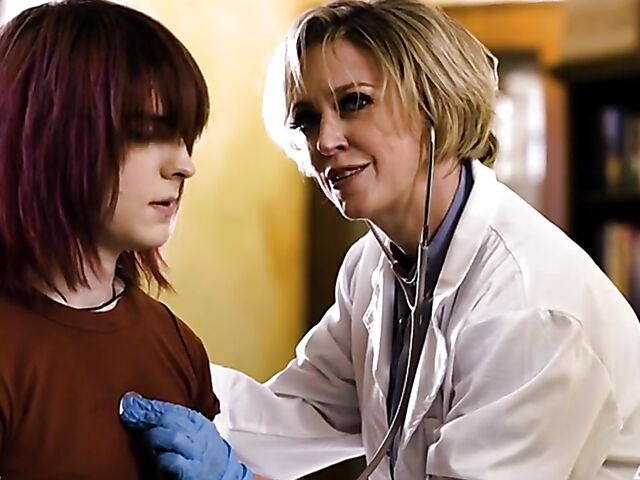 Ella Hollywood & Khloe Kay - Tranny DP with busty MILF doctor Dee Williams