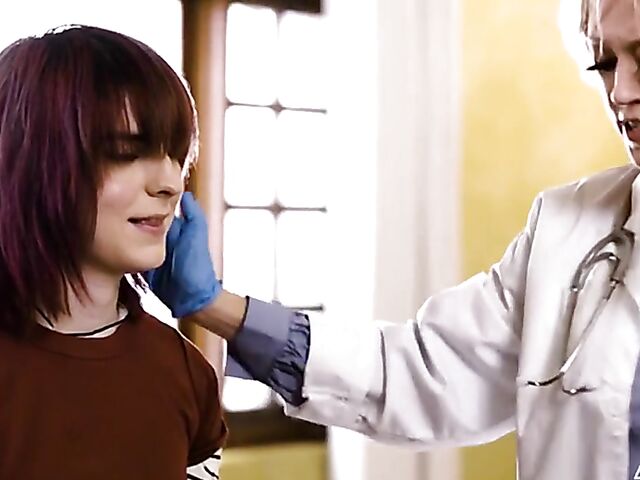 Ella Hollywood & Khloe Kay - Tranny DP with busty MILF doctor Dee Williams