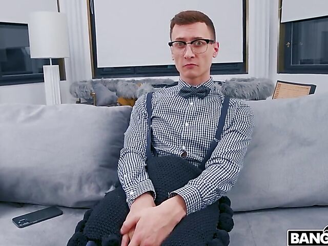 Bubble butt milf redhead Kiara Lord anal with a nerd