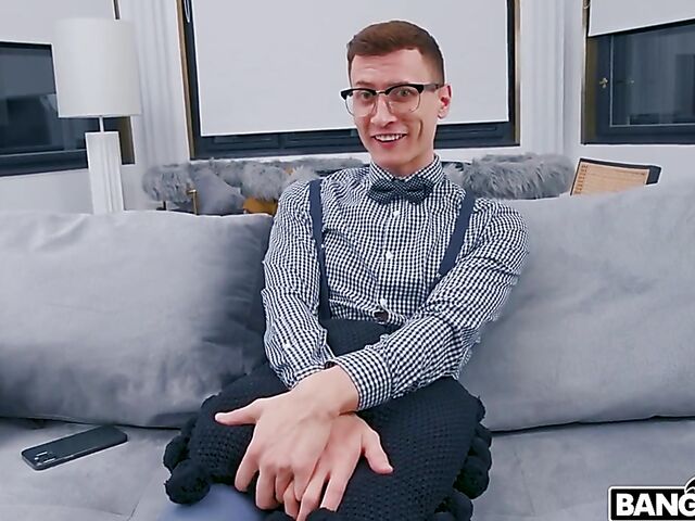 Bubble butt milf redhead Kiara Lord anal with a nerd