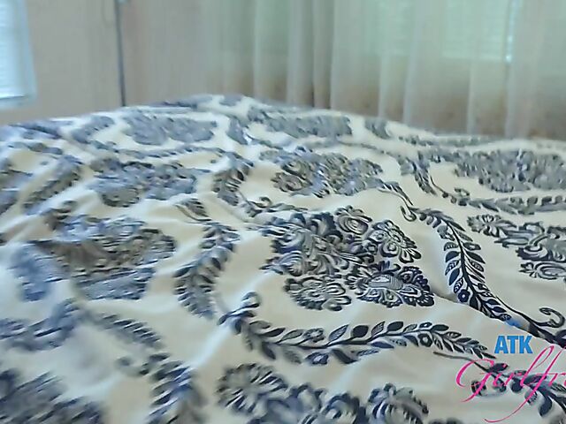 Brooke Johnson is your virtual POV girlfriend with a lovely pussy