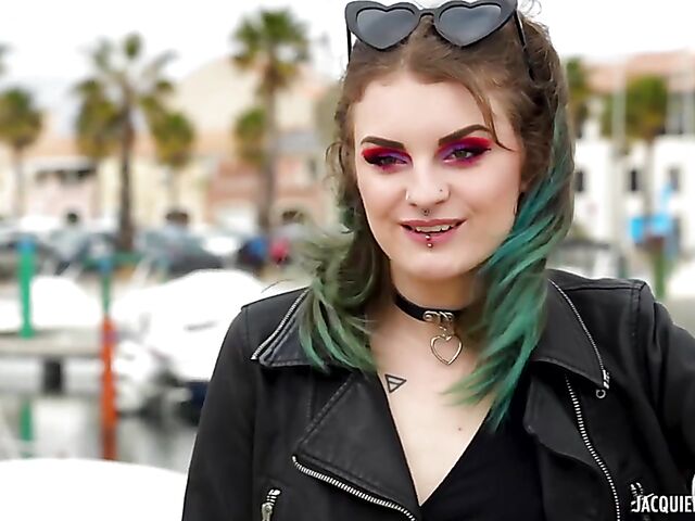 Alt girl with small pierced tits Trixy Kitty craves double penetration