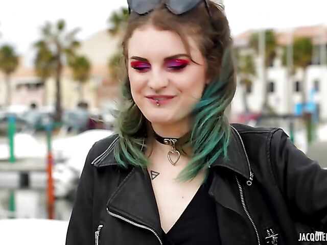 Alt girl with small pierced tits Trixy Kitty craves double penetration