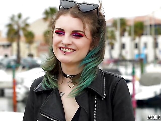 Alt girl with small pierced tits Trixy Kitty craves double penetration