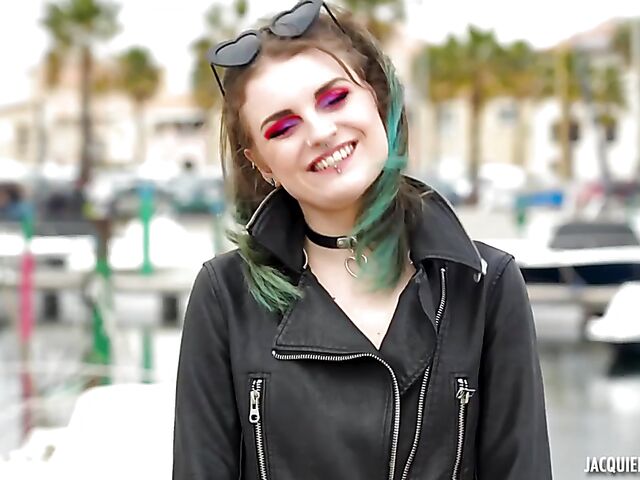 Alt girl with small pierced tits Trixy Kitty craves double penetration