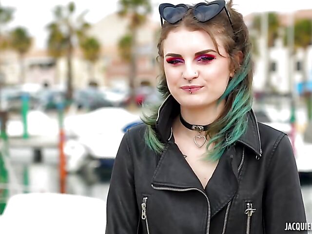 Alt girl with small pierced tits Trixy Kitty craves double penetration