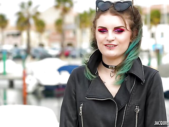 Alt girl with small pierced tits Trixy Kitty craves double penetration