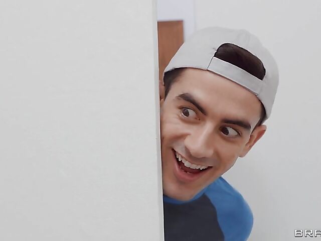 Secret fuck behind the dorm inspector's back with Jayla De Angelis and Jordi El Nino Polla