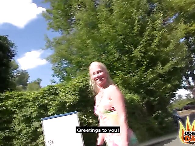 Outdoor threesome with German blonde Jessy Key