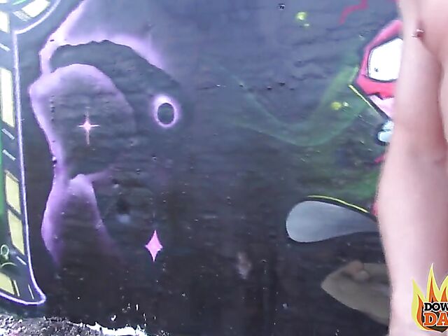 Outdoor threesome with German blonde Jessy Key