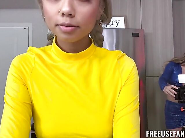 Freee use FFM threesome live stream with Nicole Doshi and Gia Di Bella