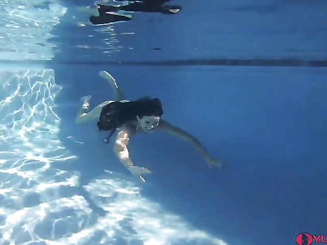 Bikini MILF underwater sex in the pool with anal fucking and vaginal creampie featuring Sofie Marie