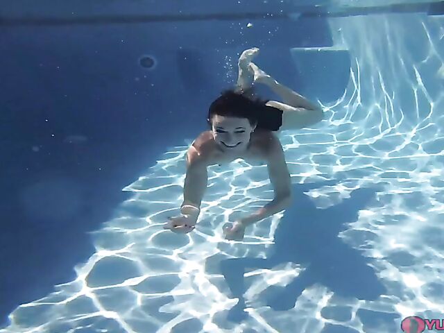 Bikini MILF underwater sex in the pool with anal fucking and vaginal creampie featuring Sofie Marie