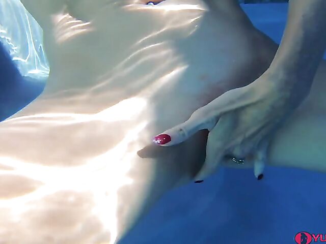 Bikini MILF underwater sex in the pool with anal fucking and vaginal creampie featuring Sofie Marie