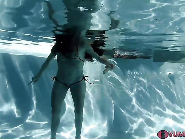 Sofie Marie - Underwater masturbation in the swimming pool with dildos