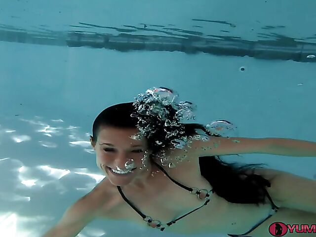 Sofie Marie - Underwater masturbation in the swimming pool with dildos